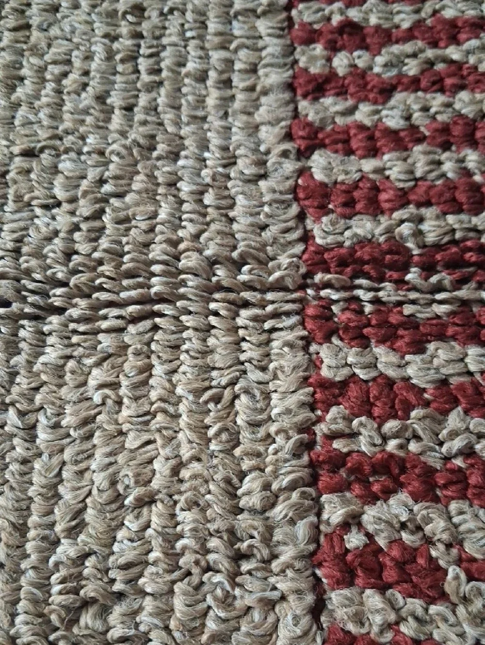 Striped Border Area Rug in Cream and Burgundy Red
